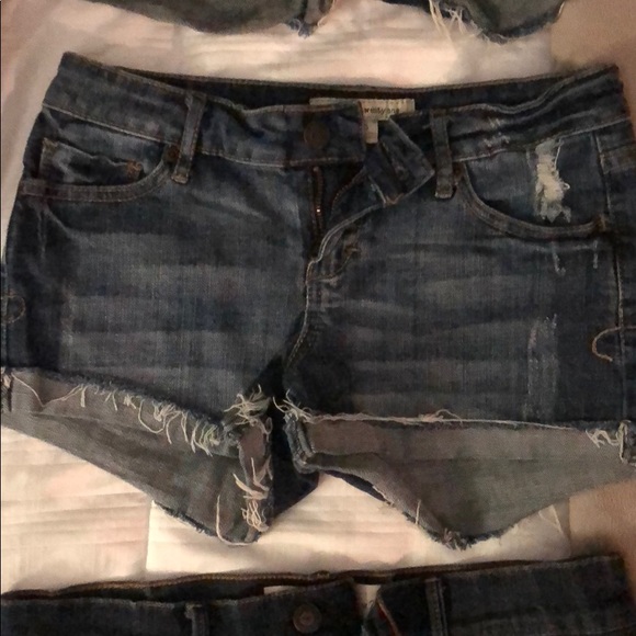 Several jean shorts. Sizes 25-26/0/2. - Picture 2 of 6